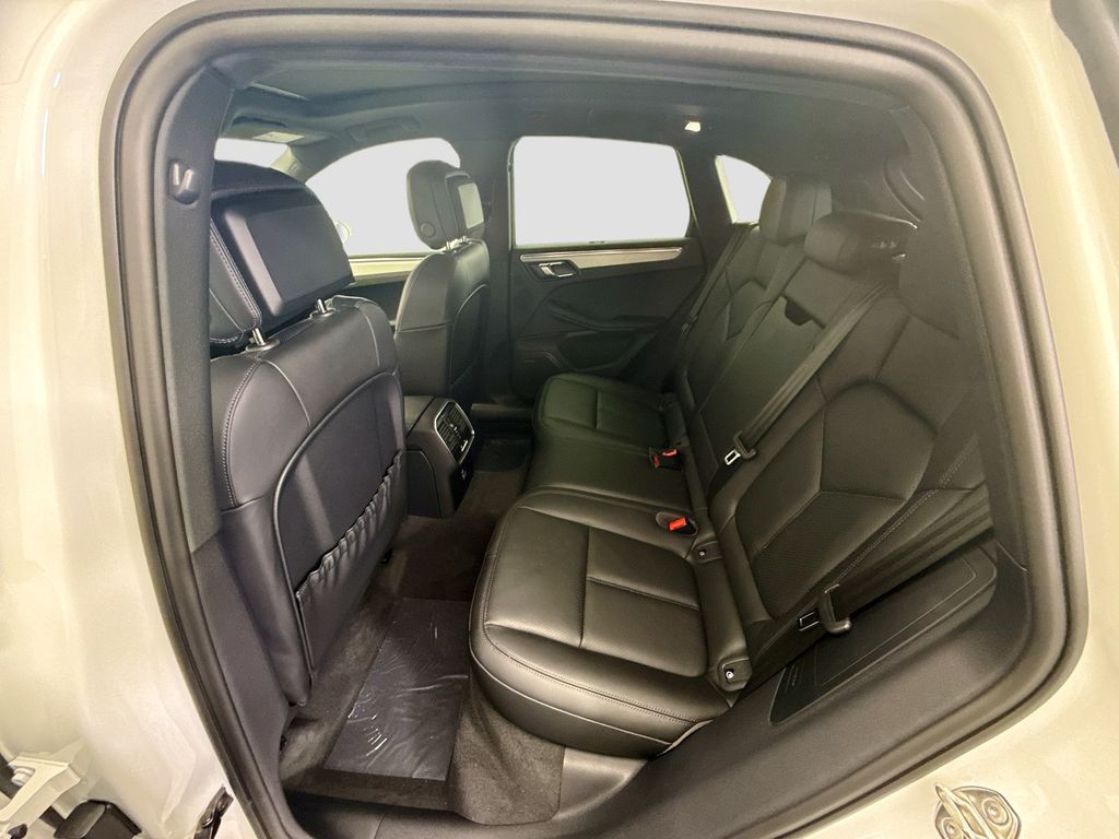 Thumbnail: 2026 Porsche Macan - 19