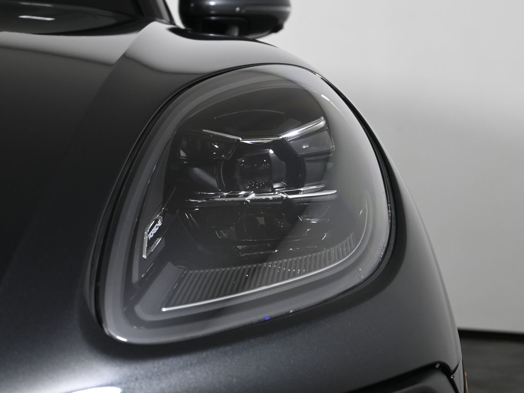 Thumbnail: 2026 Porsche Macan - 11