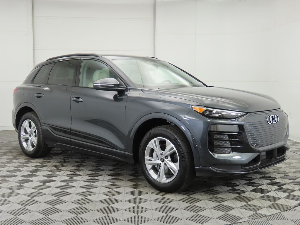 Thumbnail: 2025 Audi Q6 e-tron - 3