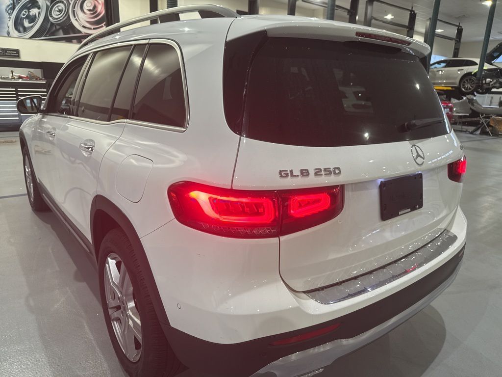 Thumbnail: 2023 Mercedes-Benz GLB - 6