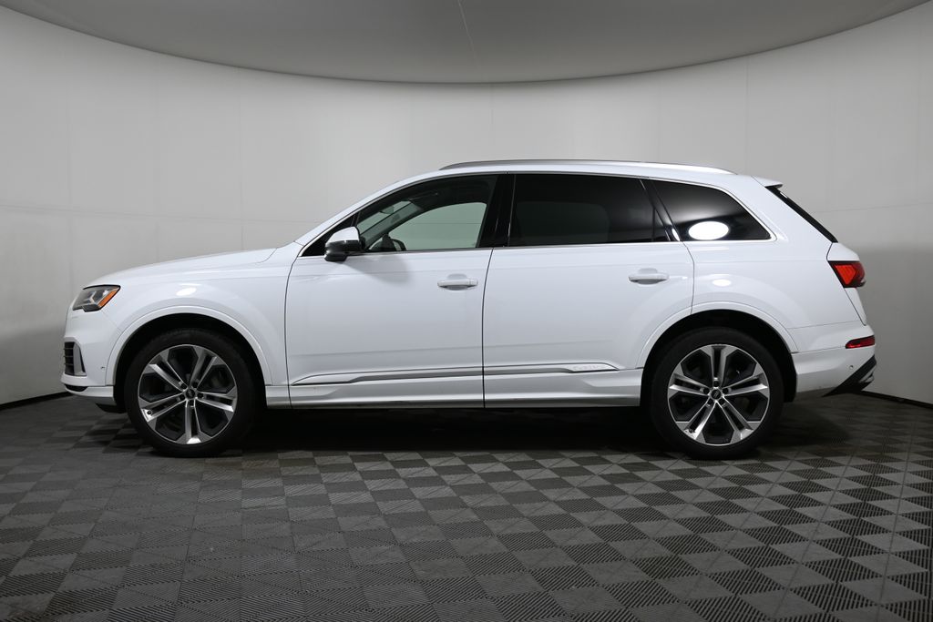 Thumbnail: 2022 Audi Q7 - 2