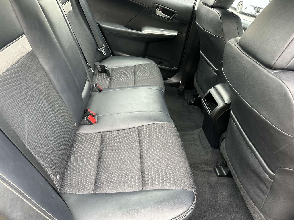 2012 Toyota Camry L 10
