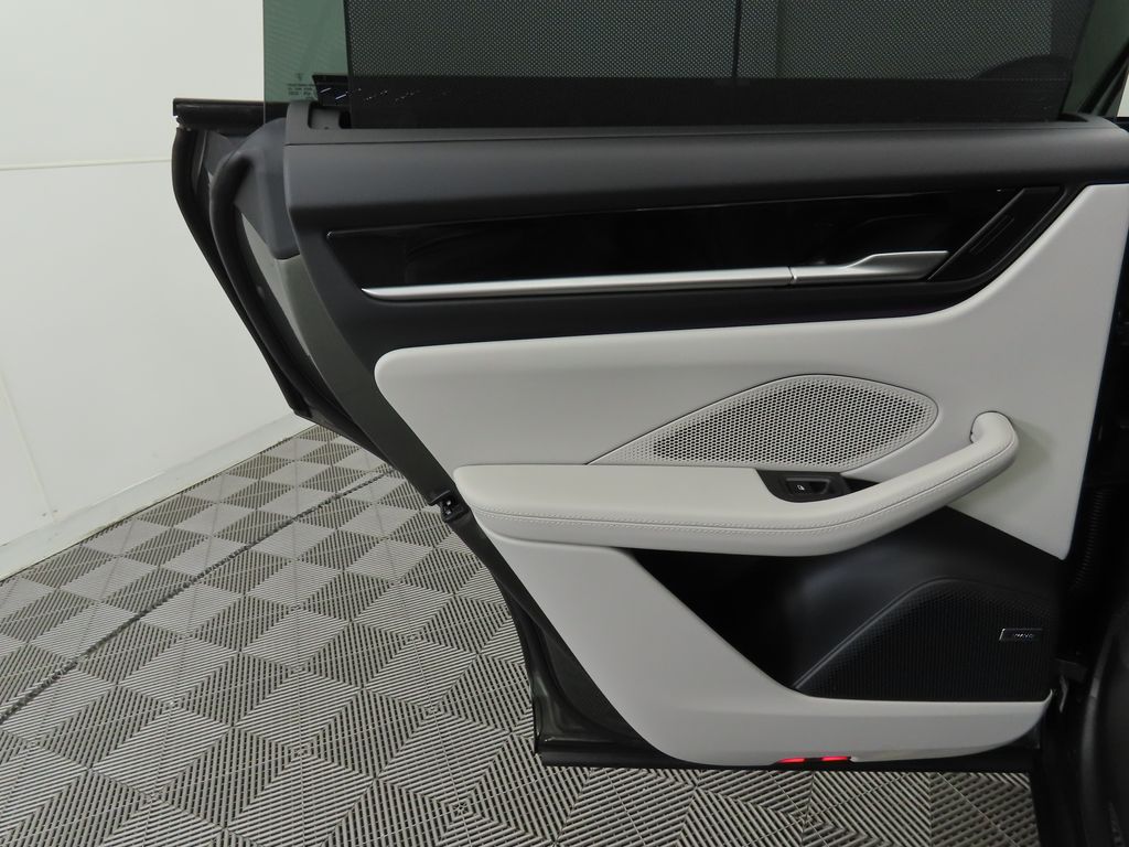 2024 Porsche Macan T 28