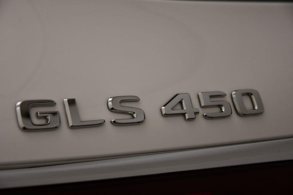 2025 Mercedes-Benz GLS 450 4MATIC 9