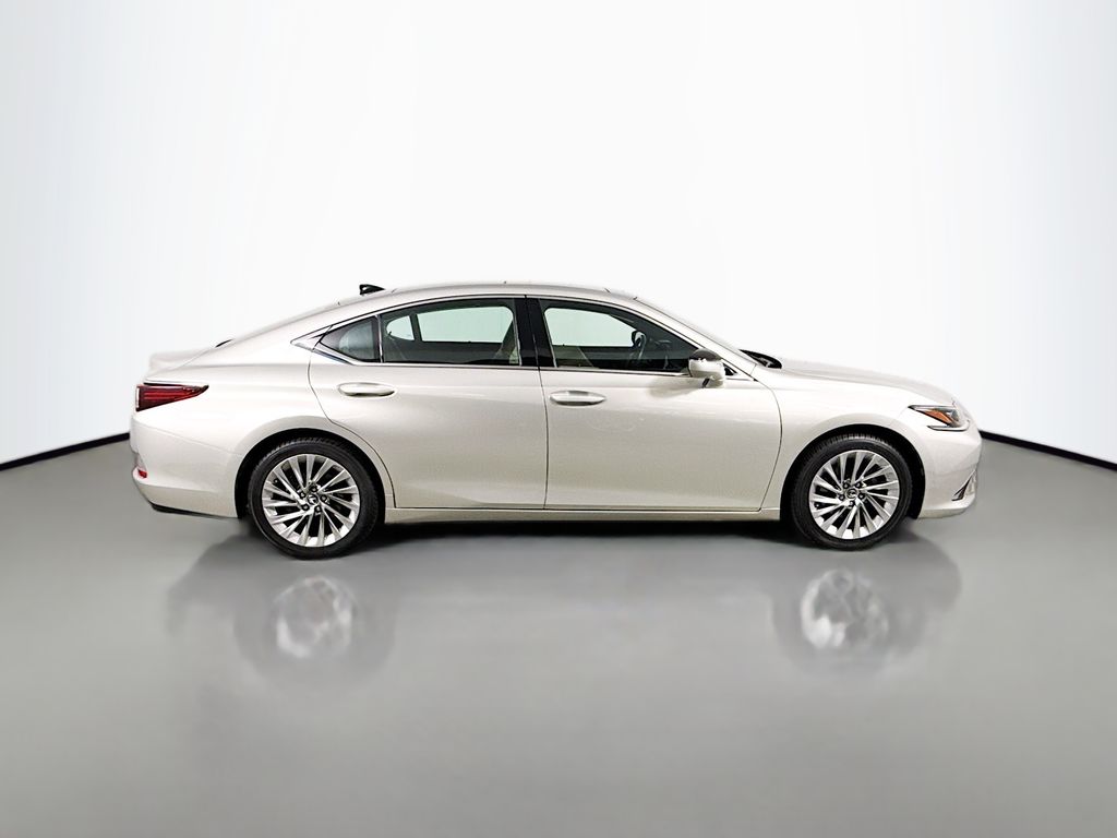 Thumbnail: 2019 Lexus ES - 4