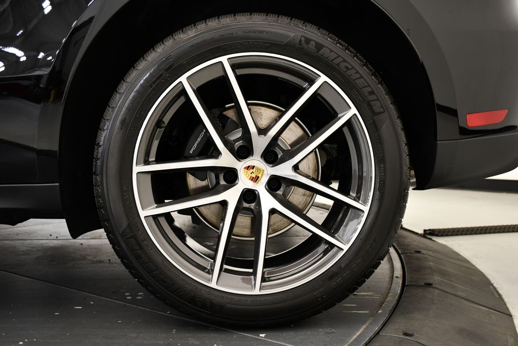 Thumbnail: 2026 Porsche Macan - 17