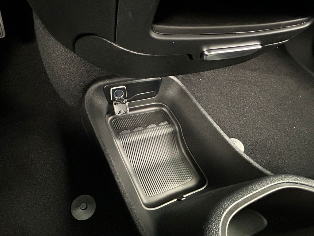 New 2026 Bright White Clearcoat Chrysler Select image 21