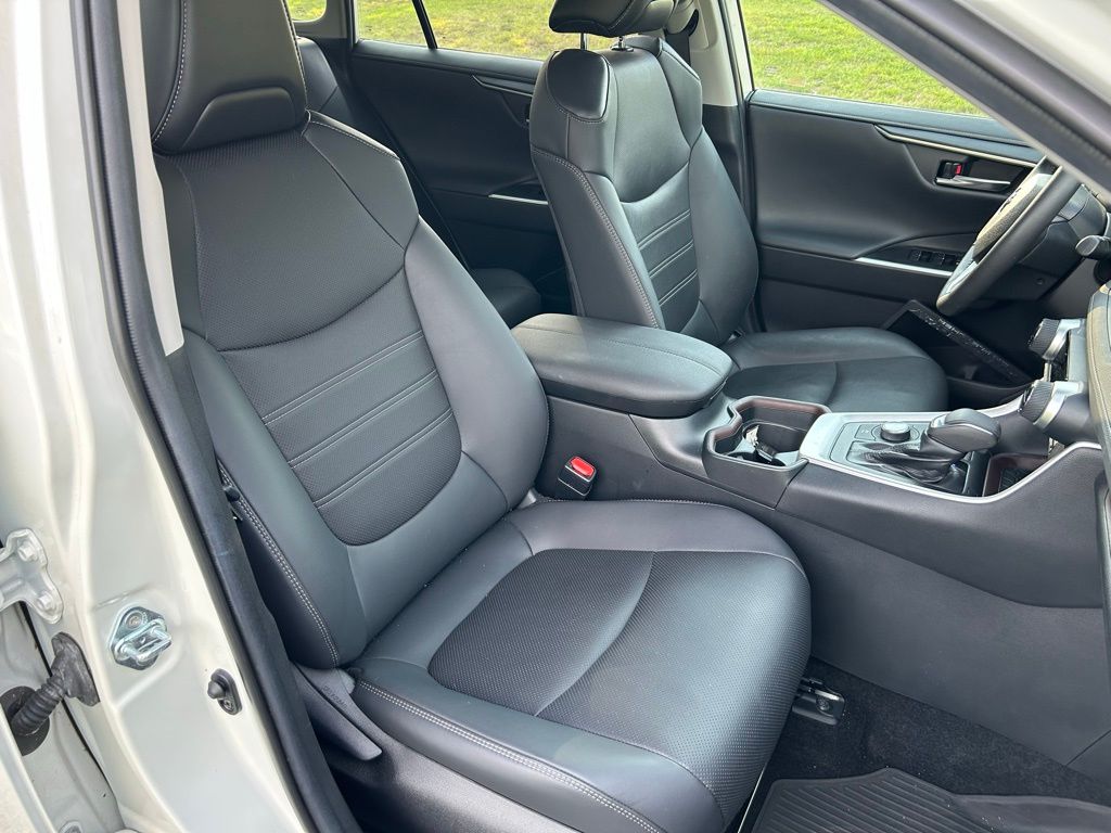 Thumbnail: 2021 Toyota RAV4 - 15