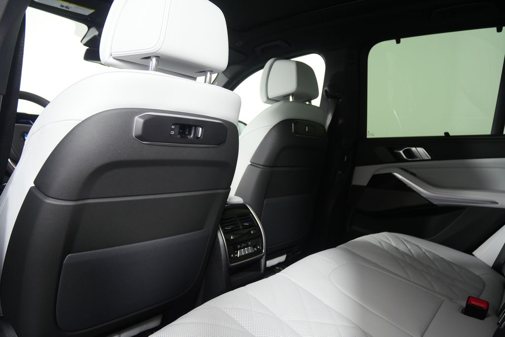 Thumbnail: 2026 BMW X5 - 15