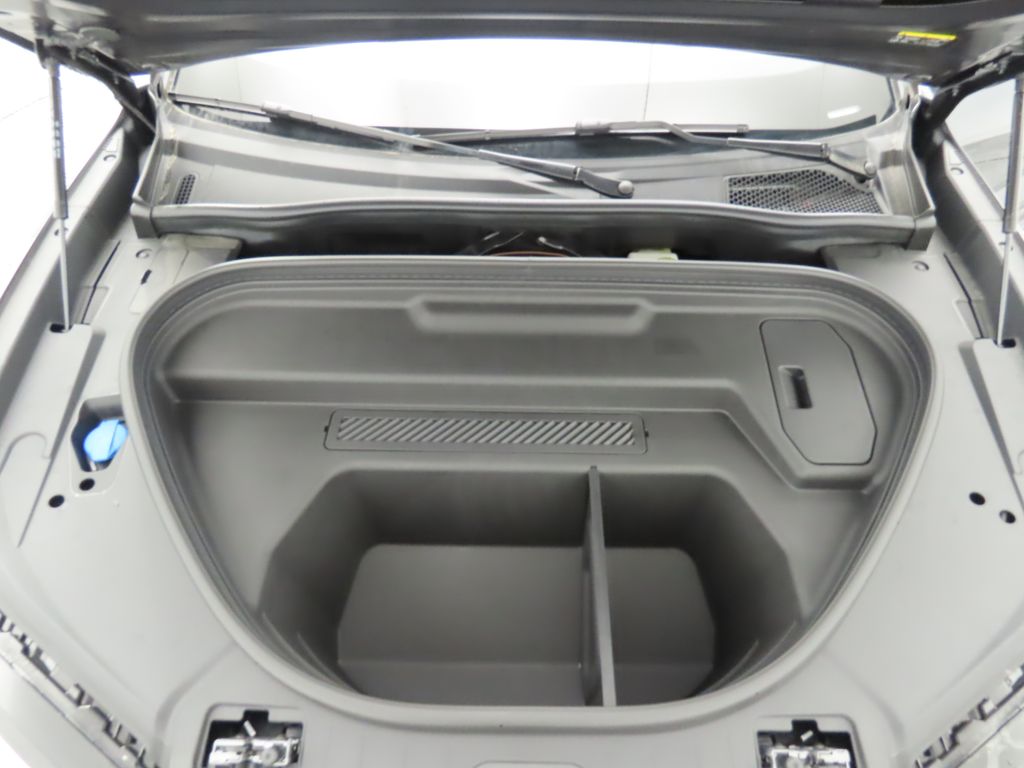Thumbnail: 2025 Audi Q6 e-tron - 31