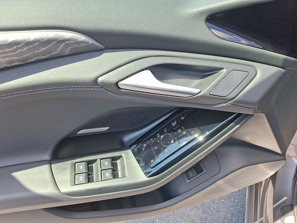 Thumbnail: 2025 Audi e-tron S - 12