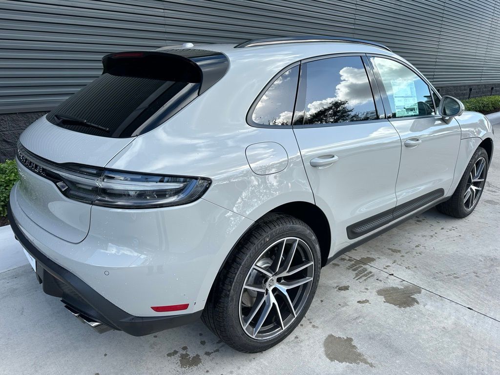 2025 Porsche Macan  9