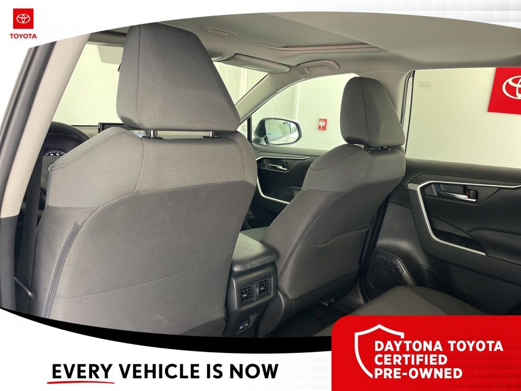 2022 Toyota RAV4 XLE - Photo 25