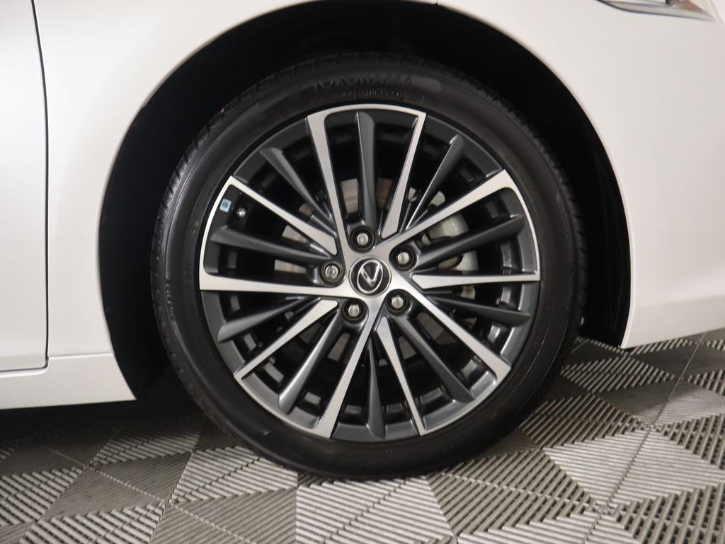 Thumbnail: 2023 Lexus ES - 32