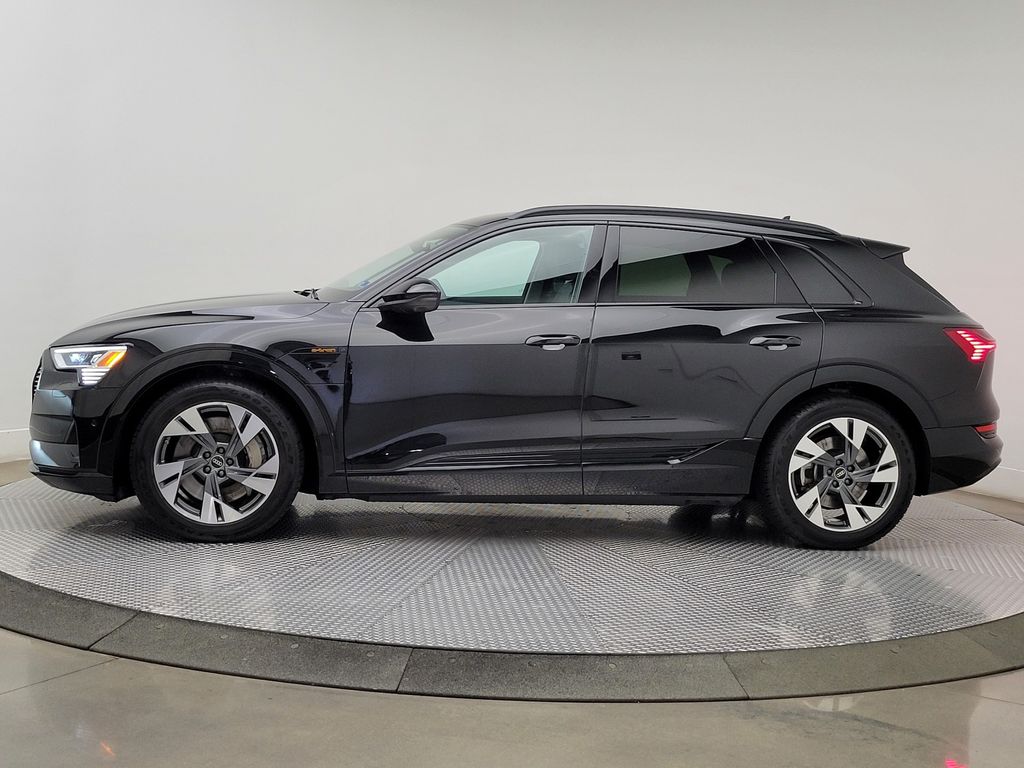 Thumbnail: 2023 Audi e-tron - 3