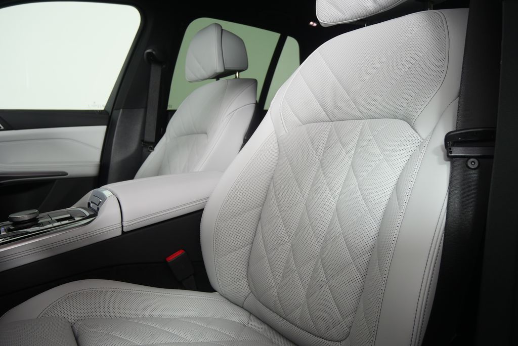 Thumbnail: 2026 BMW X5 - 11