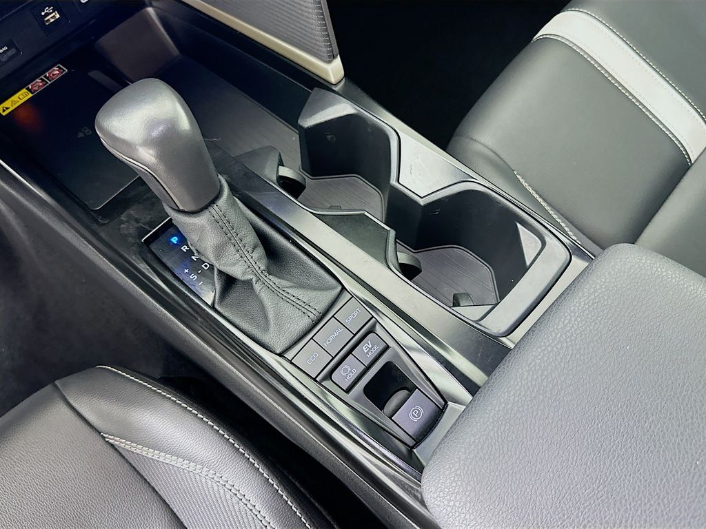 Thumbnail: 2025 Toyota Camry - 16