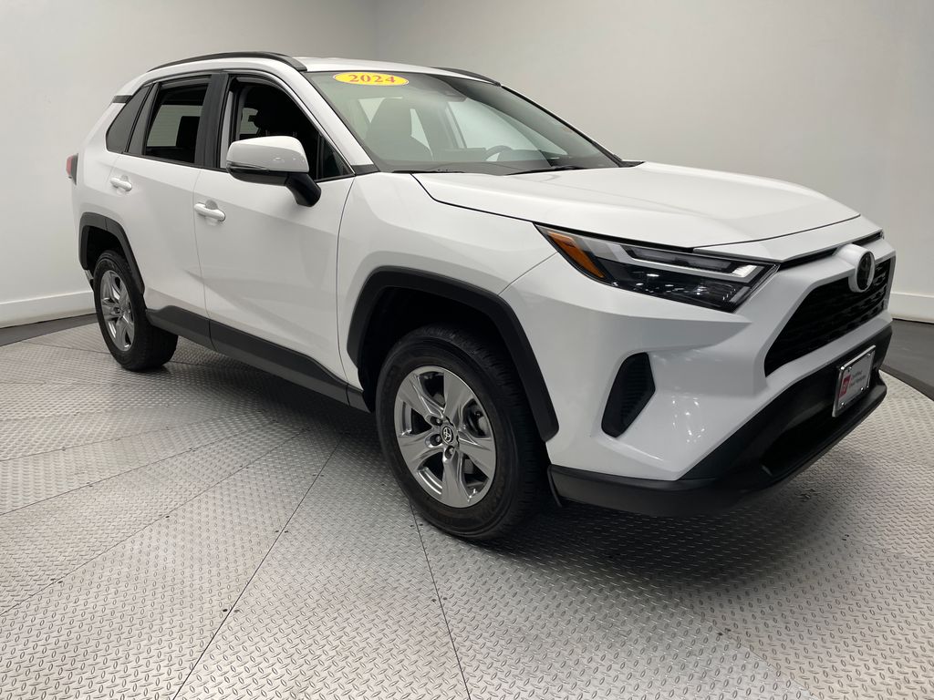 2024 Toyota RAV4 XLE 3