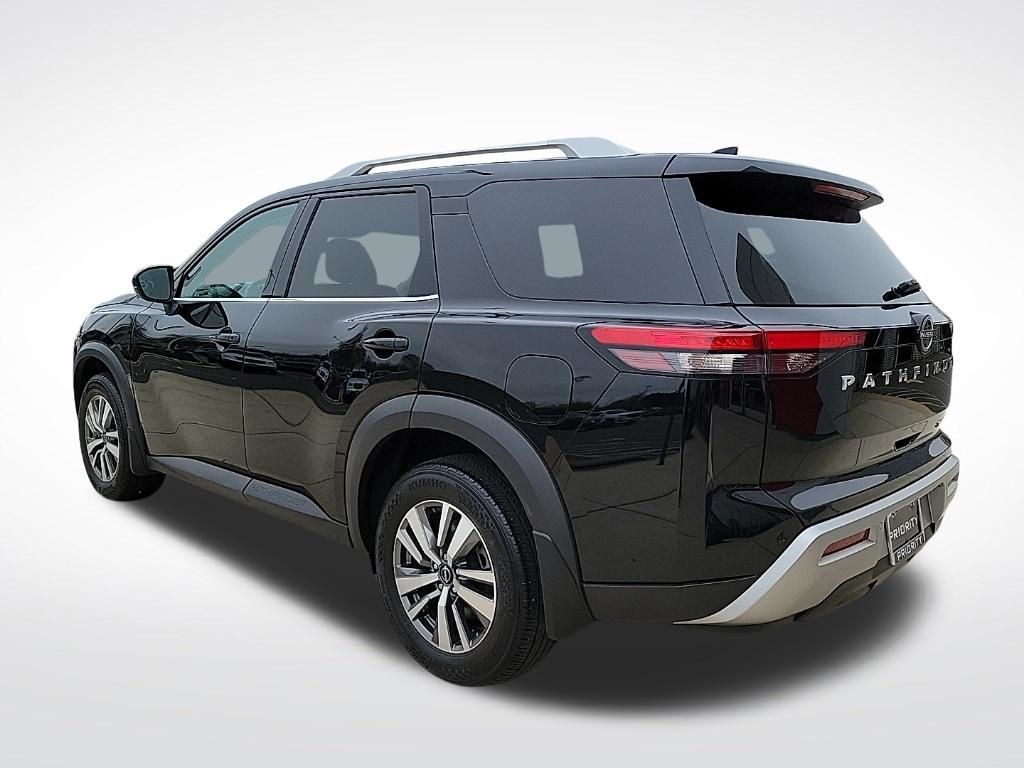 View vehicle photo 3