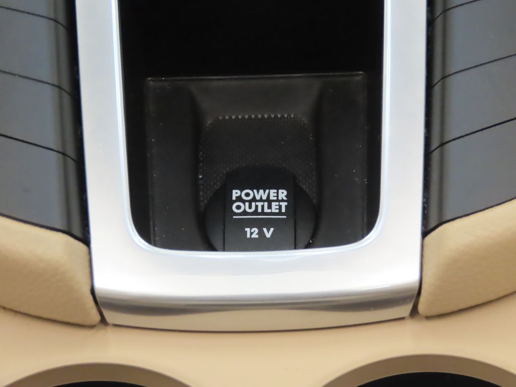 Thumbnail: 2021 Porsche Macan - 28