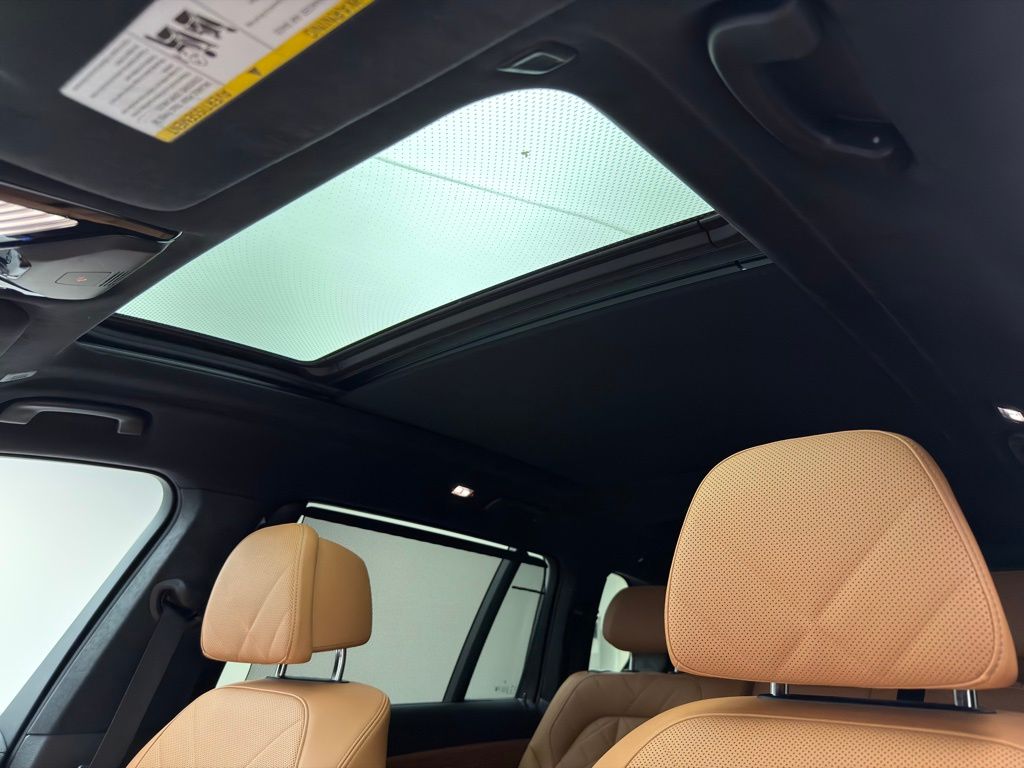 Thumbnail: 2023 BMW X7 - 11