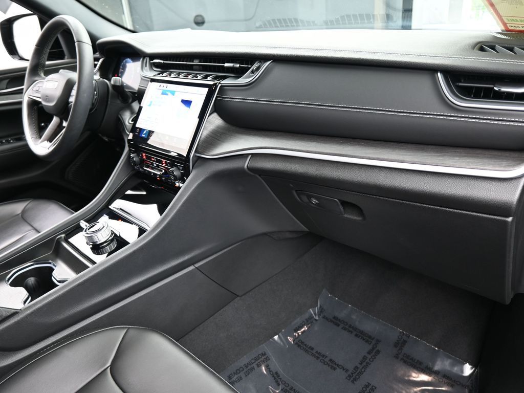 Used 2024 Midnight Sky Jeep Limited image 47