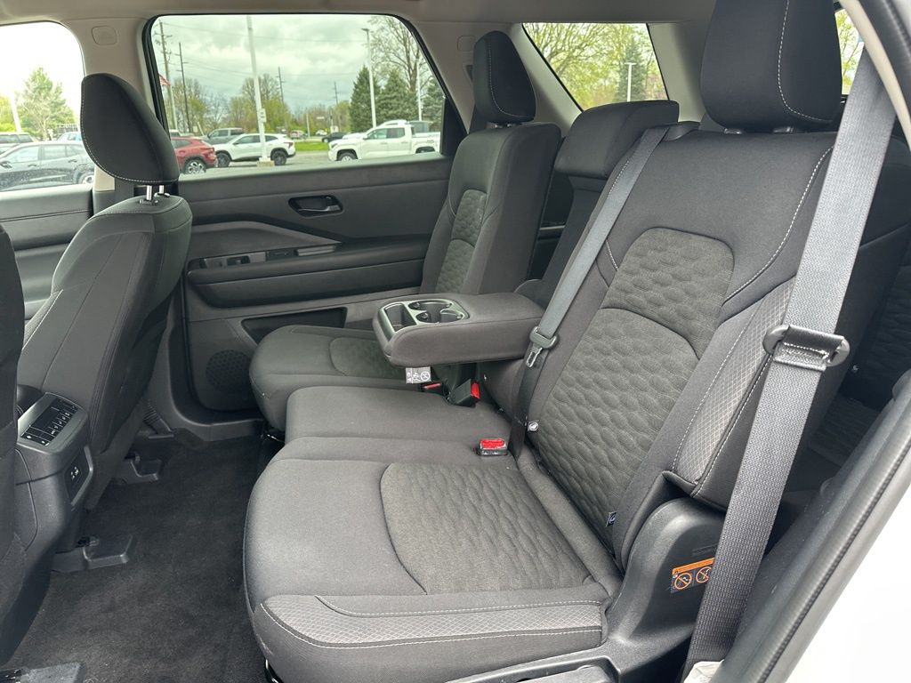 2024 Nissan Pathfinder SV photo