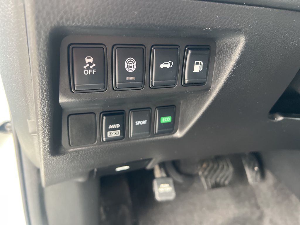 2020 Nissan Rogue SV photo