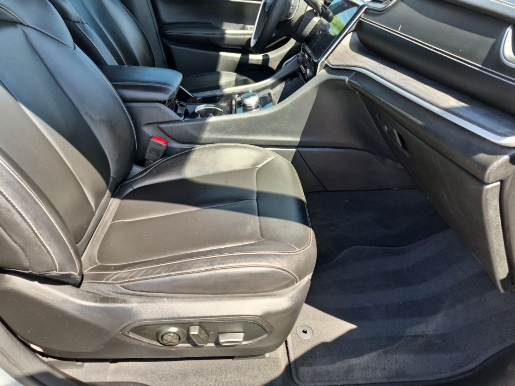 Used Car 2023 Jeep Grand Cherokee L  Limited For Sale Under $30,000 In Austin, Texas