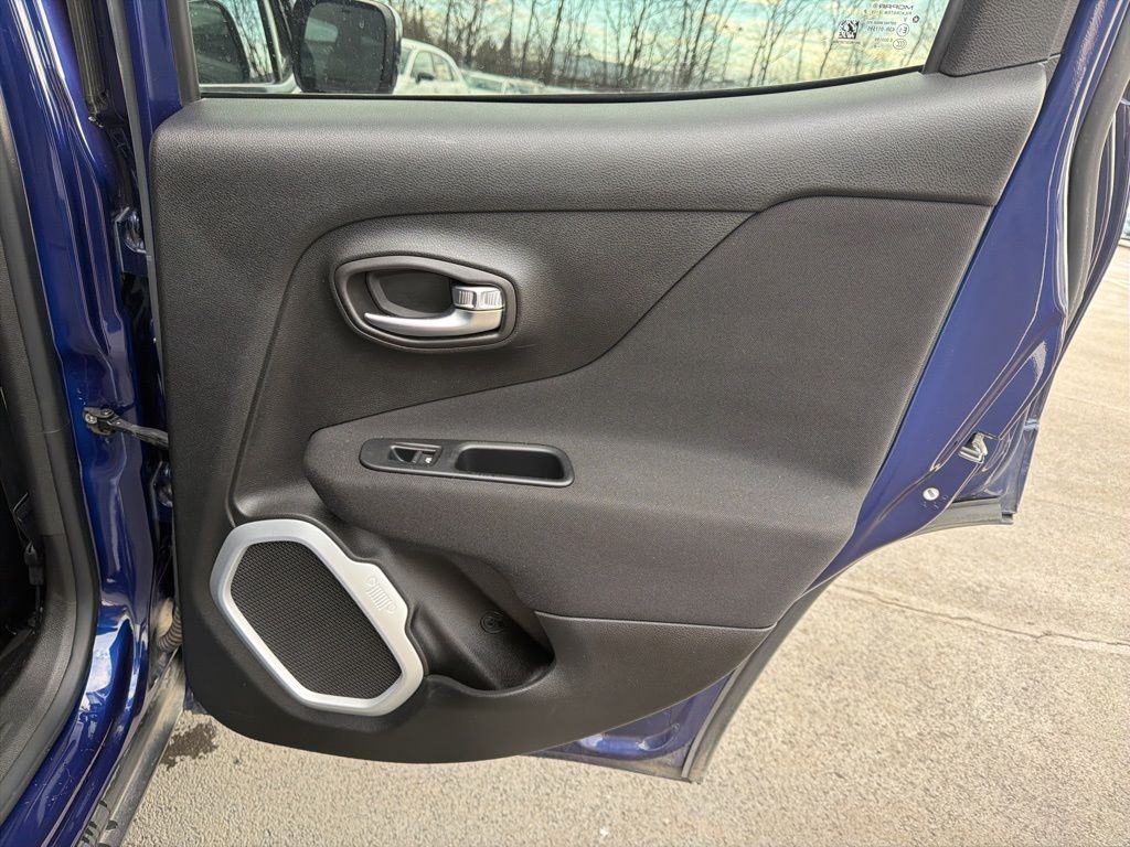 Thumbnail: 2018 Jeep Renegade - 23