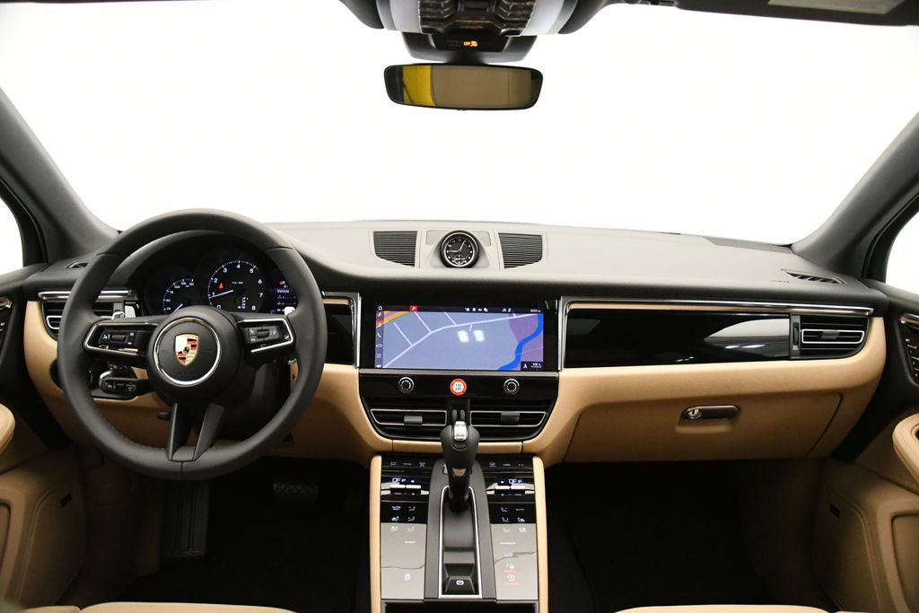 Thumbnail: 2025 Porsche Macan - 17