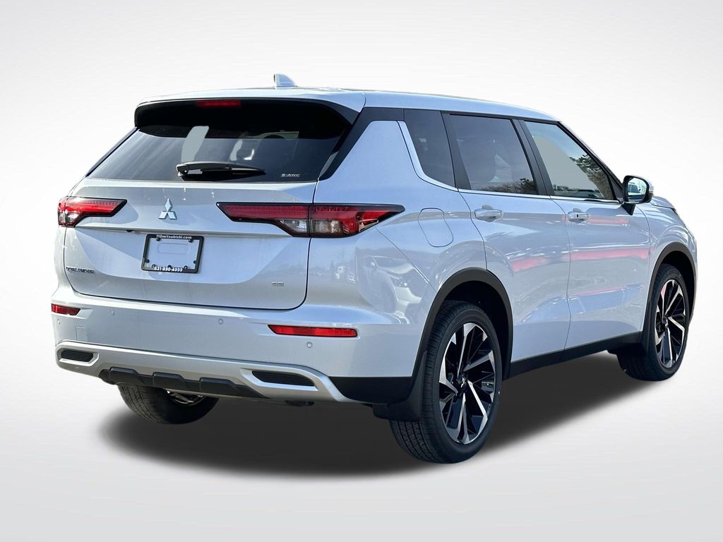 2024 Mitsubishi Outlander SE 6