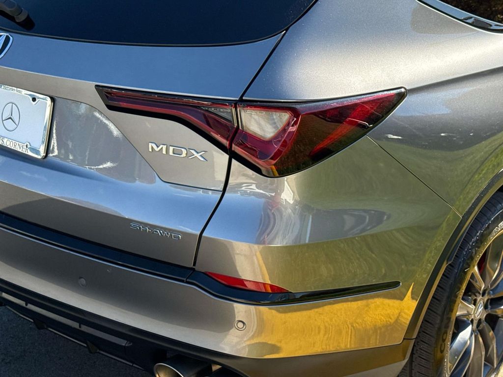 Thumbnail: 2022 Acura MDX - 8