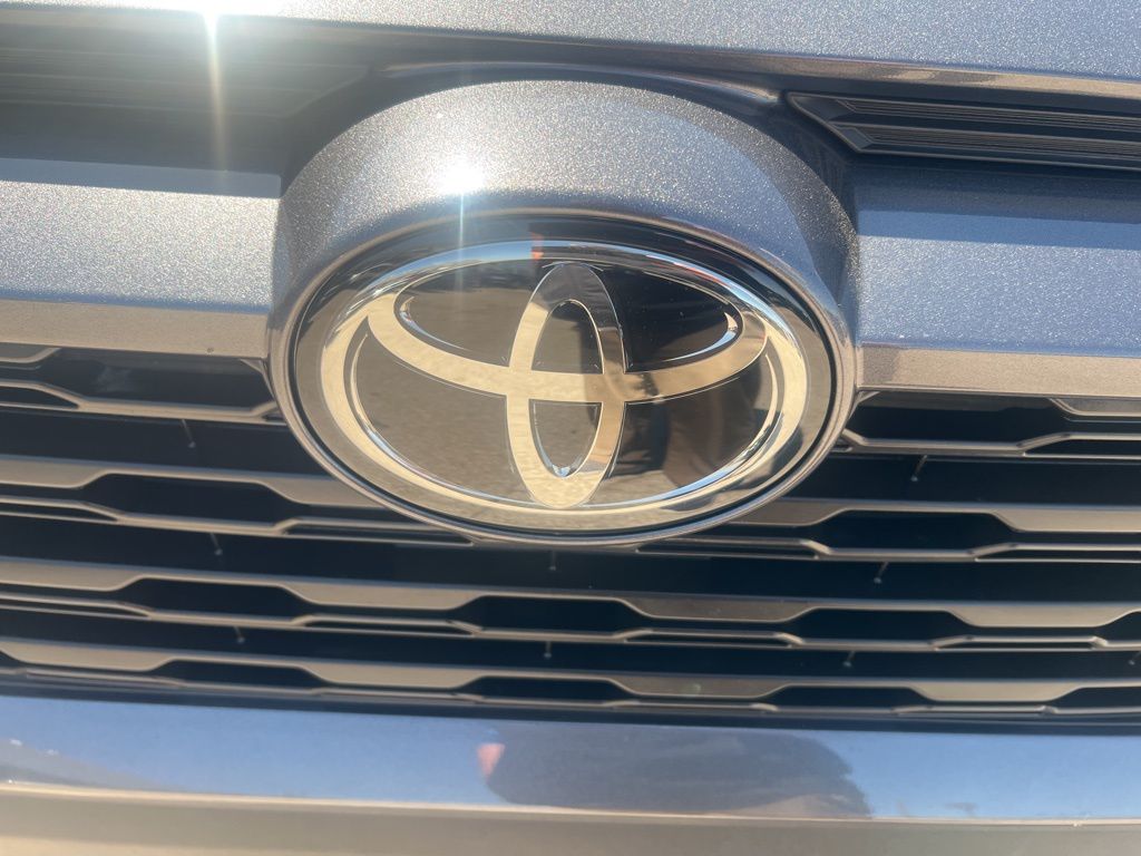 2022 Toyota RAV4 XLE Premium photo
