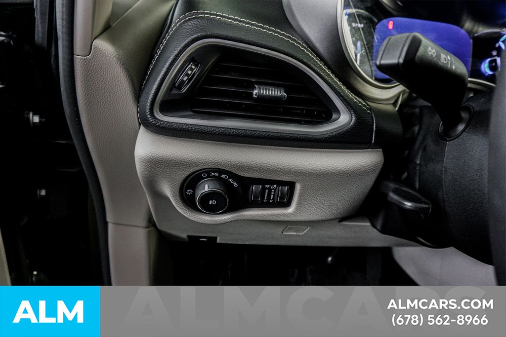 Used 2023 Black Chrysler Touring L image 34