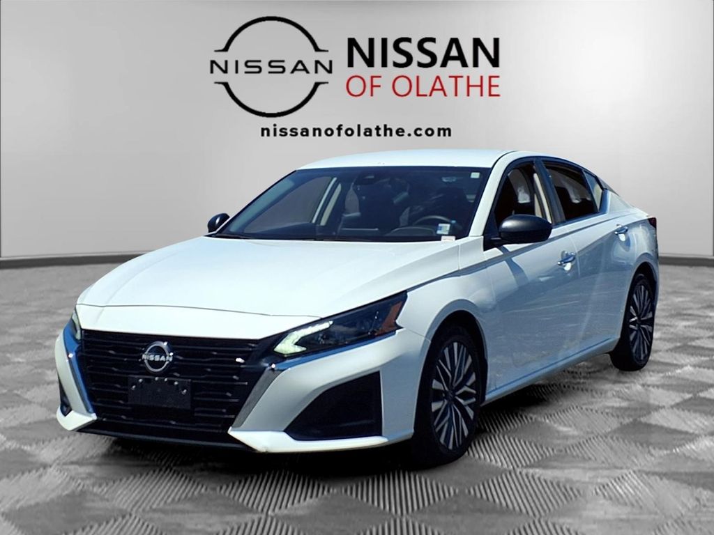 Pearl White Tricoat 2024 Nissan Altima Sedan Front-Wheel Drive Continuously Variable Transmission