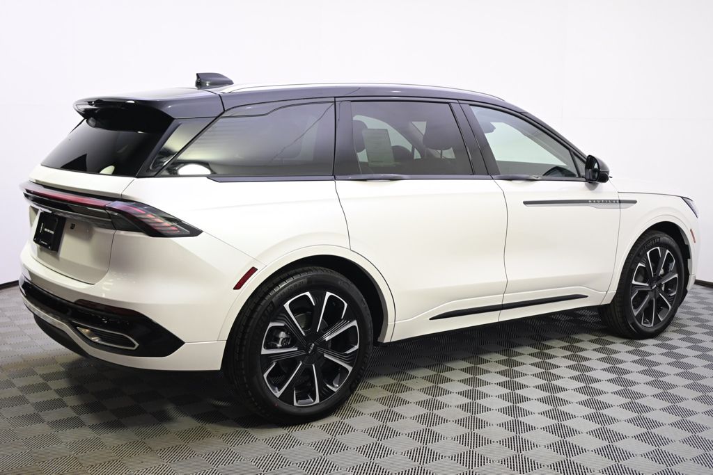 New 2026 White Lincoln Reserve image 7