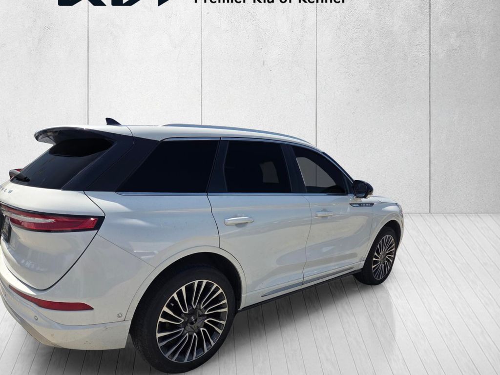 Used 2022 White Lincoln Standard image 4