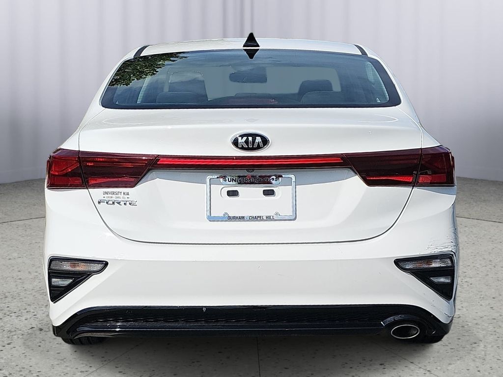Used 2021 White Kia LXS image 4