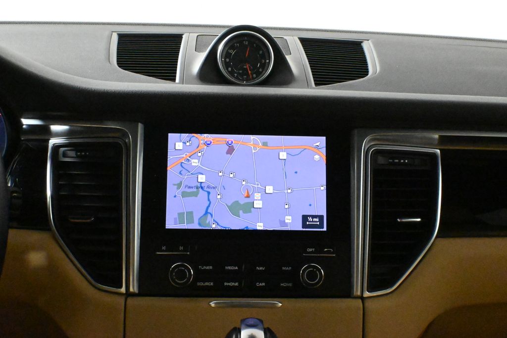 Thumbnail: 2018 Porsche Macan - 21