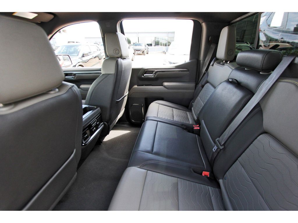 2024 Chevrolet Silverado 1500 ZR2 - 8