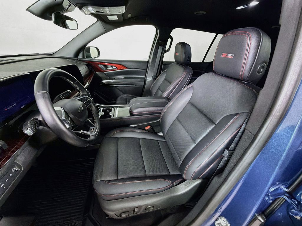 Used 2025 Chevrolet Traverse SUV