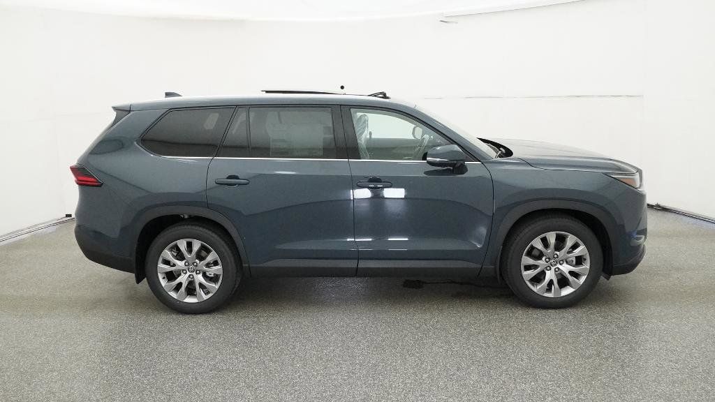 Thumbnail: 2025 Toyota Grand Highlander - 16
