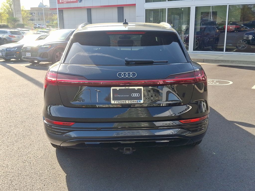 2024 Audi Q8 e-tron Premium Plus 5