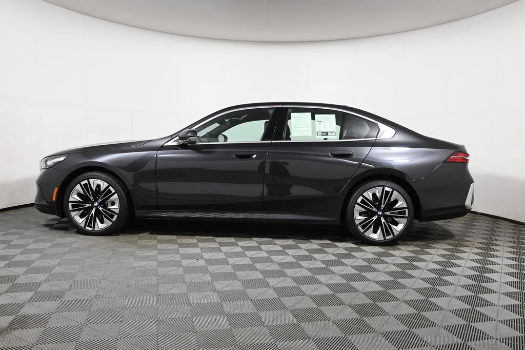 Thumbnail: 2026 BMW 5 Series - 2