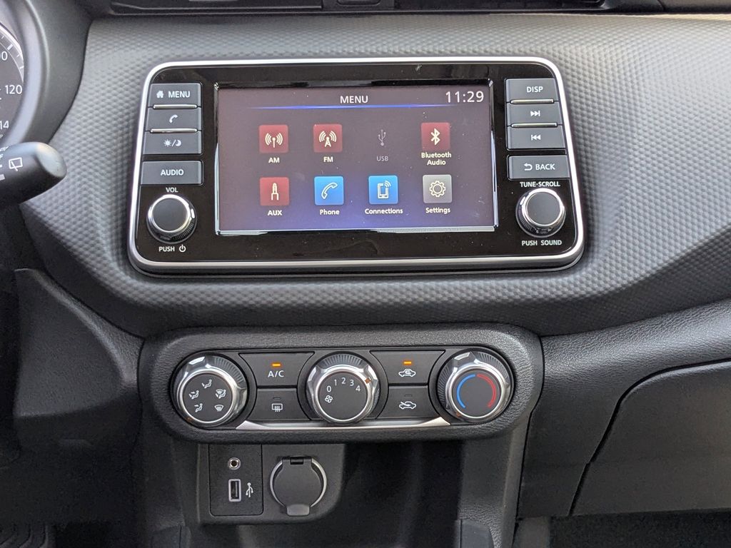 New 2025 Nissan Kicks Play SUV