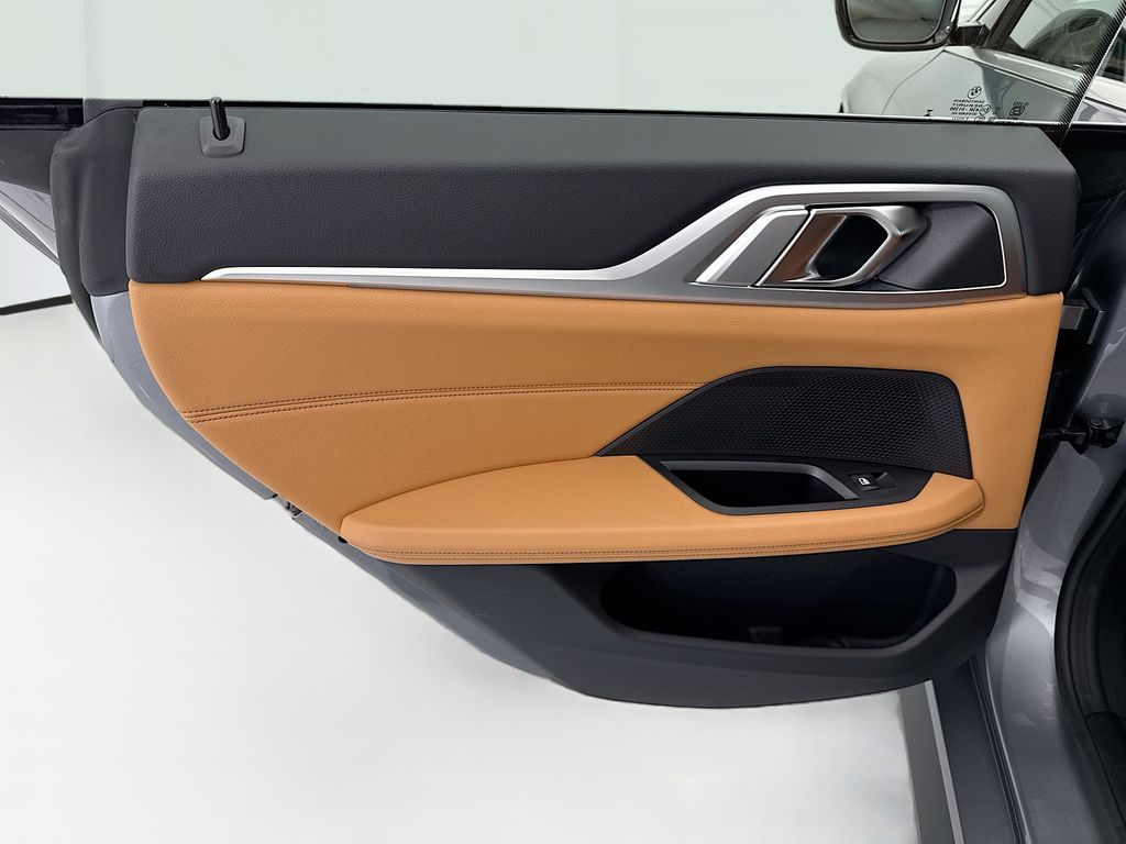 Thumbnail: 2025 BMW i4 - 25