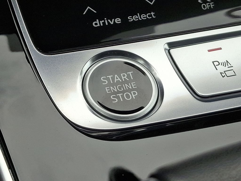 Thumbnail: 2022 Audi Q8 - 25