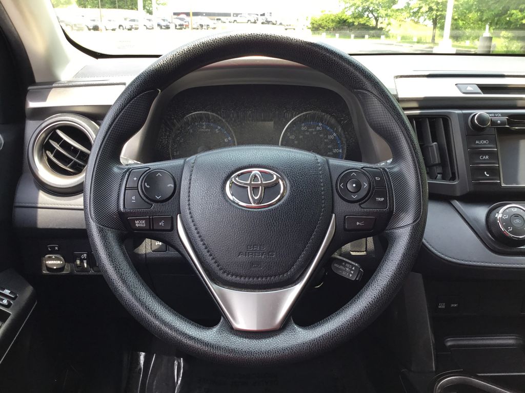 2018 Toyota RAV4 LE 16