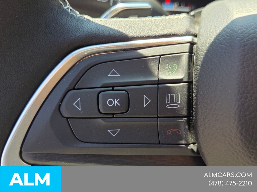 Used 2025 Silver Jeep Laredo image 27